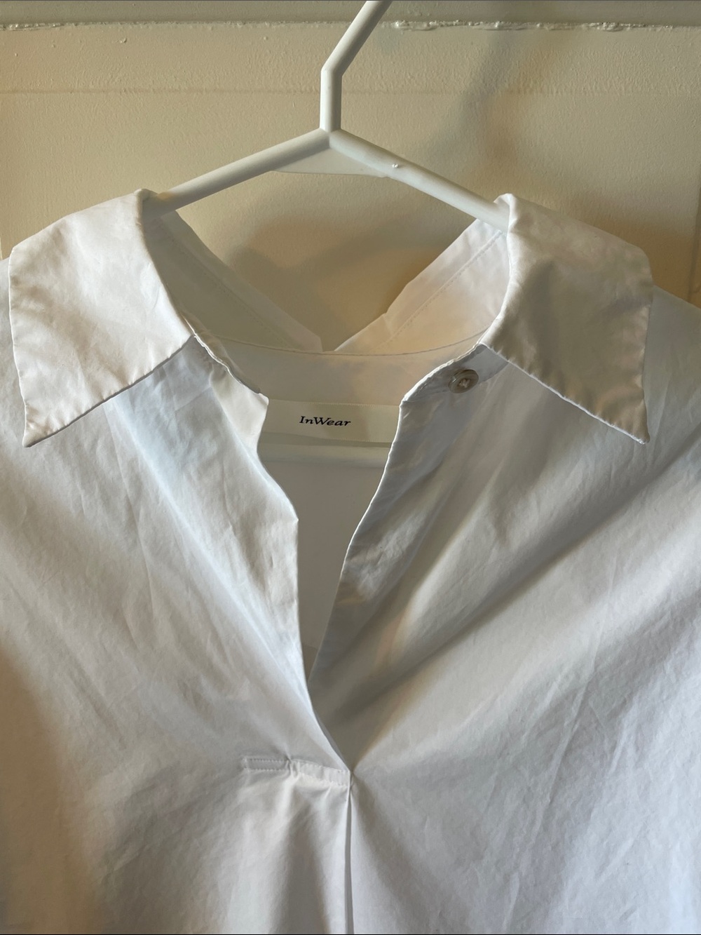 Classic White Women's Collared Popover Top in Cotton Poplin - Picture 2 of 7